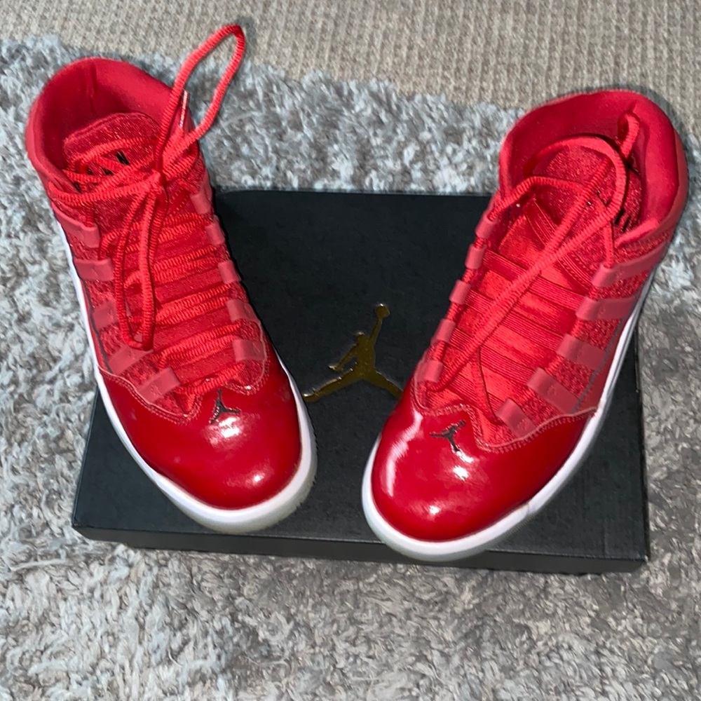 Slightly worn Jordan max aura 100% authentic